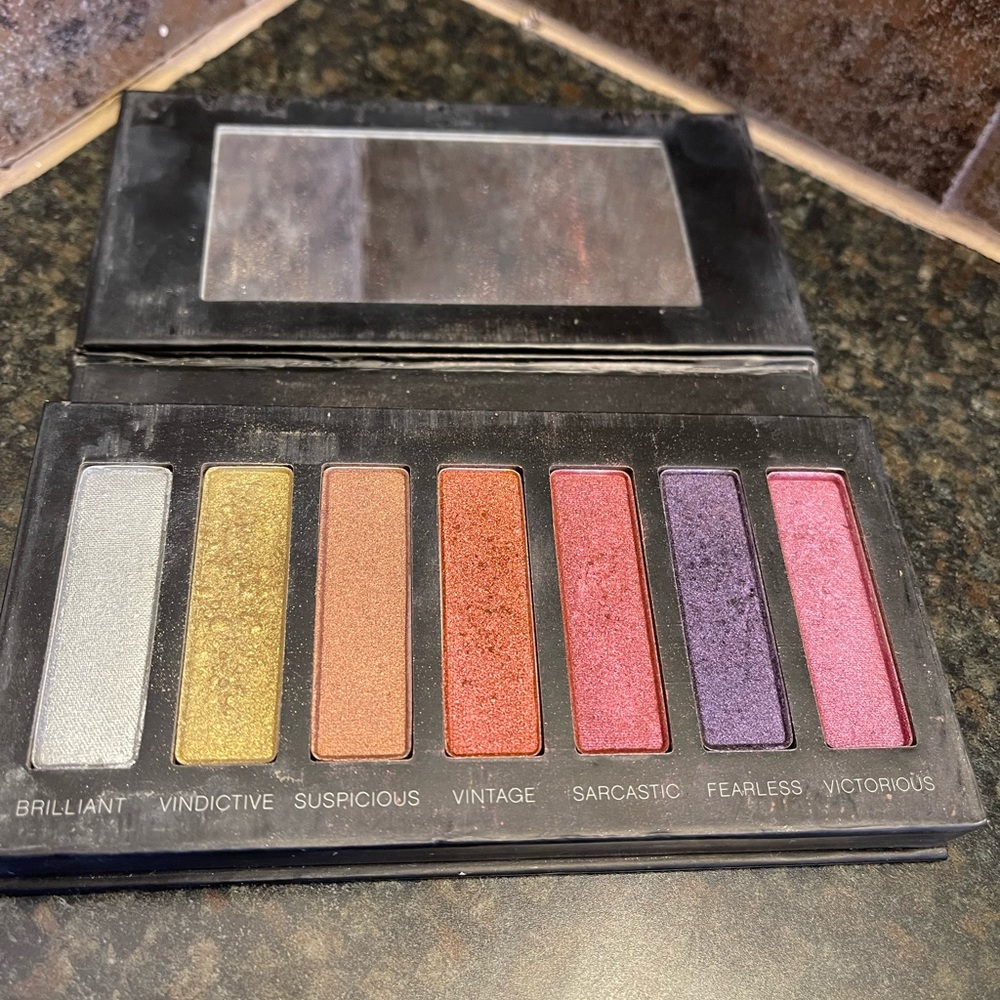 Younique eyeshadow